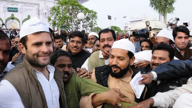 ২০১৪ সালে বরাবাঁকির একটি দরগা থেকেই নির্বাচনী প্রচারের সূচনা করেন কংগ্রেস নেতা রাহুল গান্ধী