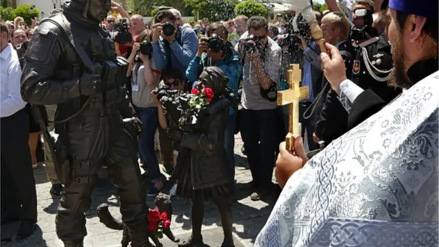 Пам'ятник "ввічливим людям"