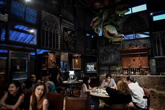 จ้างเพื่อนเที่ยว จ้างเป็นแฟน จ้างเป็นเพื่อน