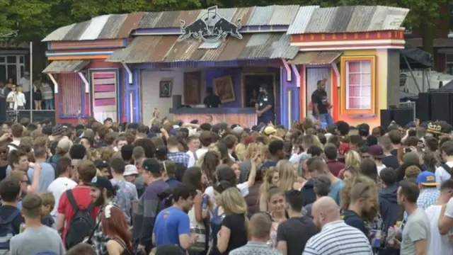 Ndị mmadụ na mmemme ahụ tupu amalite ịgba egbe