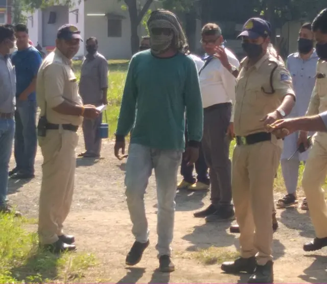 भोपाल में स्कूल कैंपस में बनी मस्जिद में नमाज़ पर विवाद