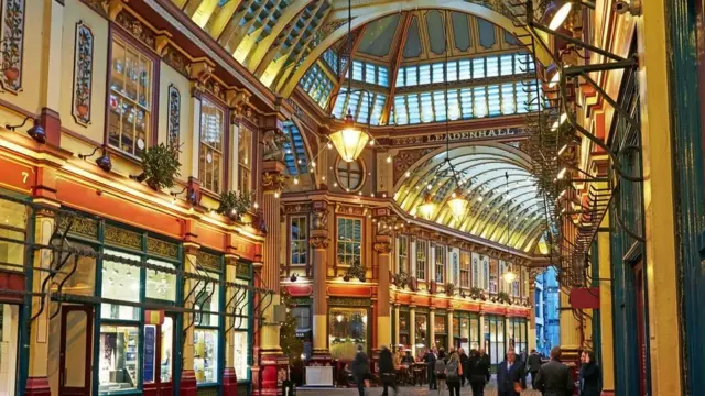 لماذا يتصف البريطانيون بتبلد الإحساس ورباطة الجأش؟