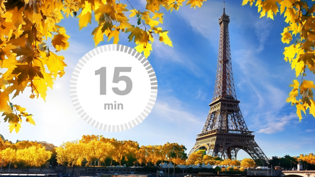 Torre Eiffel, París, con un reloj de 15 minutos.