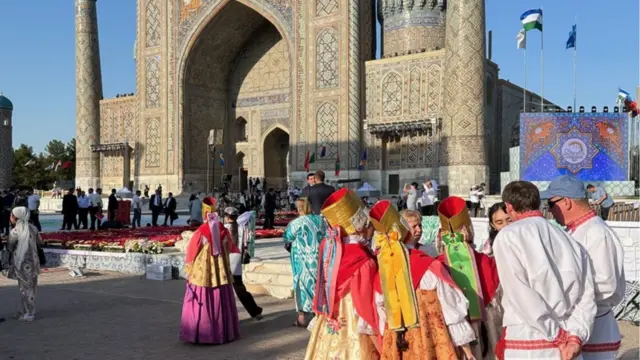 Самарқанд. "Шарқ тароналари"