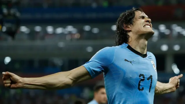 كافاني يحتفل بهدفه الثاني في البرتغال