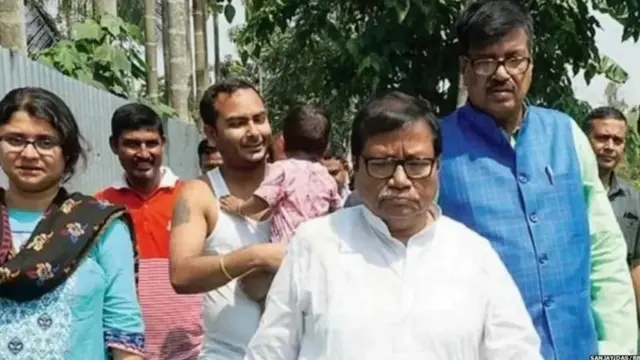 परेश अधिकारी