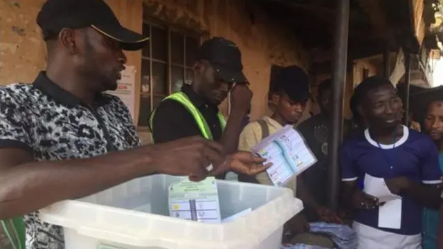 Ndị na-agụkọ vootu ntuliaka