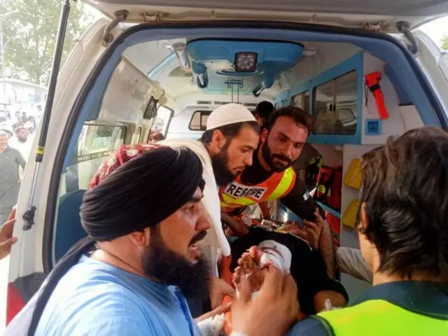 Operasi penyelamatan dinyatakan berakhir dan semua korban yang terluka telah dibawa ke rumah sakit, kata seorang pejabat pemerintah.