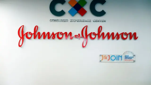 Logo de la compañía en una de sus oficinas