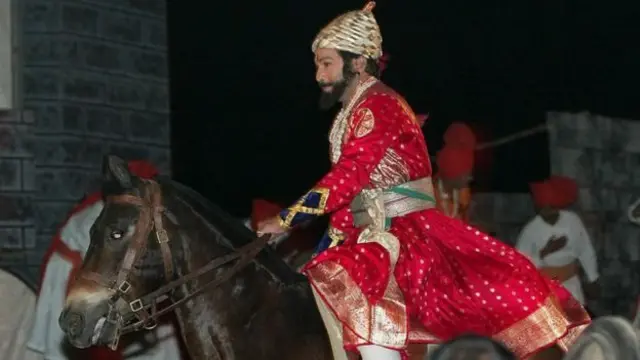 `ஜான்தா ராஜா ( எல்லாம் தெரிந்த ராஜா)` என்ற நாடகம்