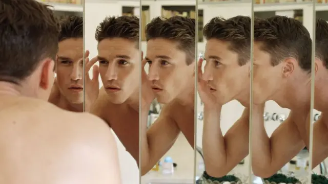 ንርእሱ ኣብ መስተዋት ዝርኢ ሰብ