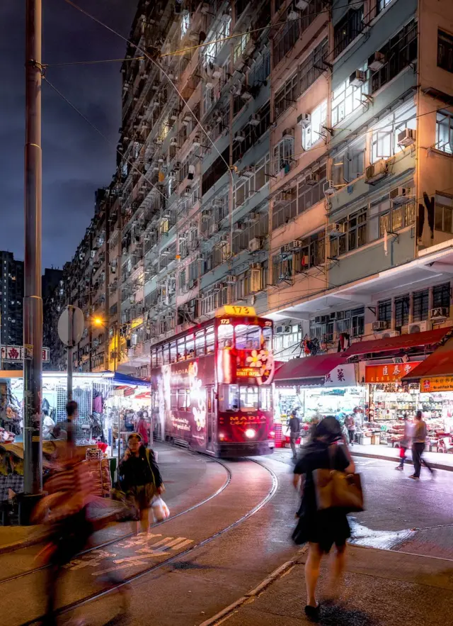 这个系列作品受到了日本95年的动漫剧场版《攻壳机动队》的启发。