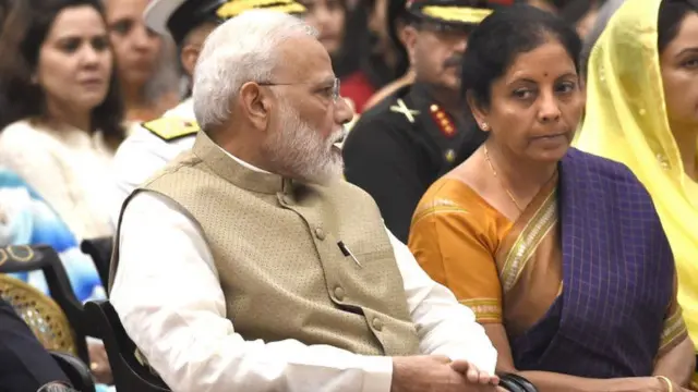 નરેન્દ્ર મોદી અને નિર્મલા સીતારમણ