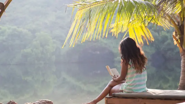 वाचताना मन खूप विचलित होत असंल तर घड्याळात वेळ लावून वाचा