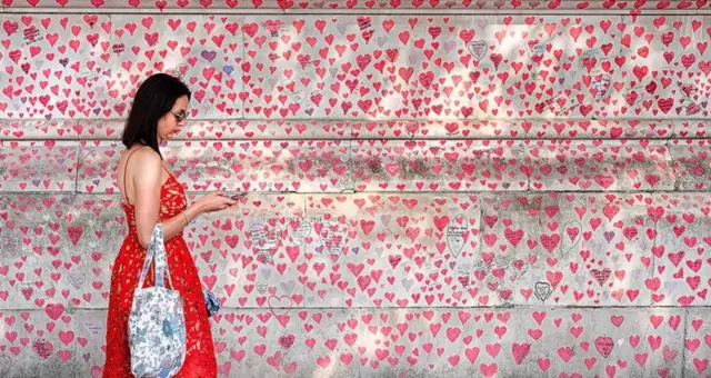 النصب التذكاري لكوفيد في مستشفى سان توماس في لندن