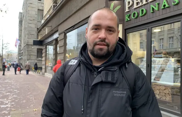 Duško Mitrović radi sa tinejdžerima