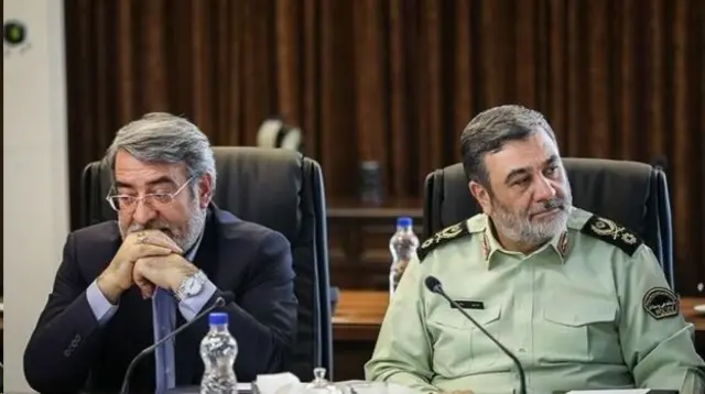 از راست سرتیپ حسین اشتری فرمانده نیروی انتظامی و عبدالرضا رحمانی فضلی وزیر کشور ایران