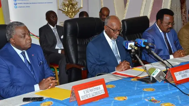 Goment tok-tok pesin, Rene Sadi, plus Mbella Mbella