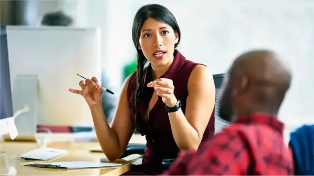 Mulher asiática no trabalho