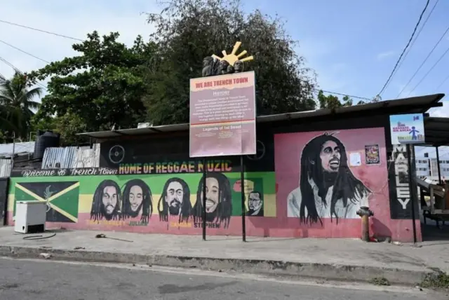 Mu ngengabitekerezo ya Rastafari umuziki n'ururimi ni indatana 