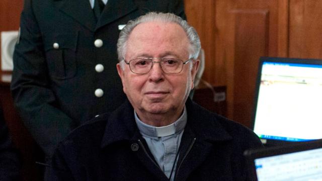 El sacerdote Fernando Karadima compareció ante las cortes en Santiago en 2015.