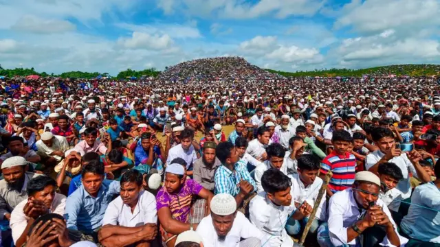 ২৫শে আগস্ট কুতুপালং শিবিরে রোহিঙ্গা শরণার্থীদের সমাবেশ।