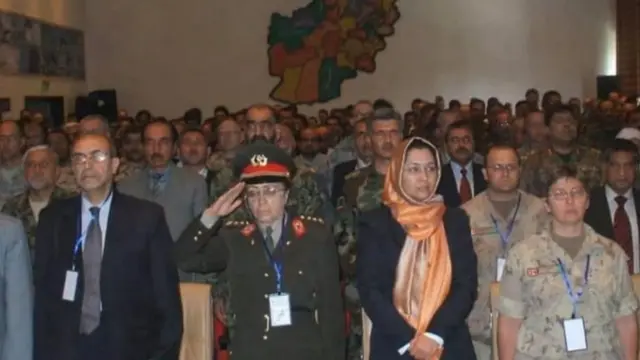 سہیلا صدیق دیگر حکام کے ہمراہ