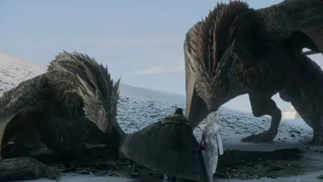 Дейенерис и Джон подходят к драконам