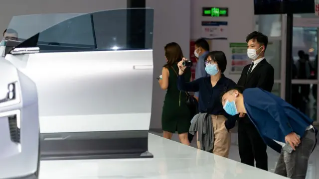 Vehículo con la puerta abierta