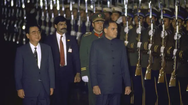 तत्कालीन प्रधानमन्त्री राजीव गान्धी बेइजिङ भ्रमणबाट फर्किएपछि भारतले अझ कडा नीति लिएको जानकारहरू बताउँछन्