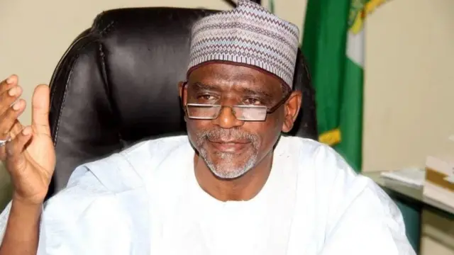 À ó ṣe àtúngbéyẹ̀wò àsìkò ìwọ́le àwọn akẹ̀kọ̀ọ́-Ìjọba apapọ̀