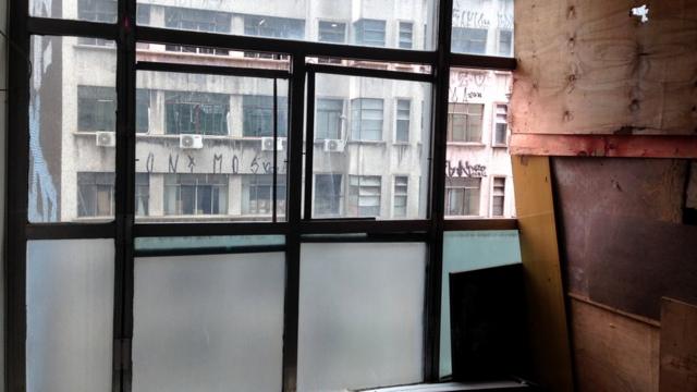 Vista internaaposta esportiva pixum dos quartos da ocupação