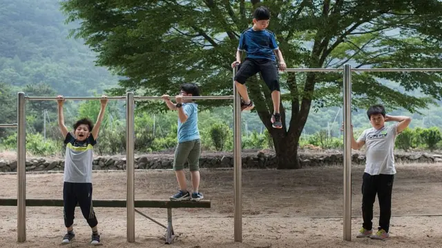 أطفال يلعبون في كوريا الجنوبية