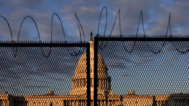 Барикади, колючий дріт, військові: як Вашингтон готується до можливих заворушень. Фото