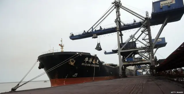 બંદર પર જહાજ