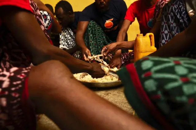 MAXAABISTA KU XIRAN LAASCANOOD