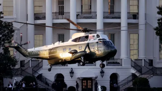 Helicóptero elevándose