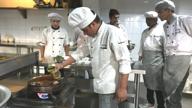 जो लाहौर नहीं जा सकते, उन्हें लाहौर में ही बैठकर खाना-खाने का अहसास होता है