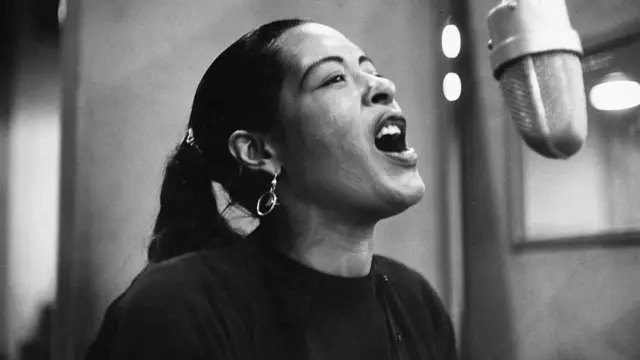 В 1939 году песней Strange Fruit певица Билли Холидей дала будущему бунту черной Америки свою "Марсельезу"