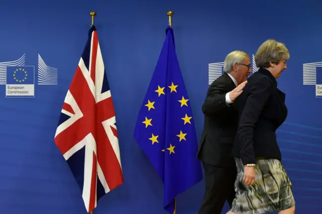 థెరెసా మే, జీన్ క్లాడ్ జంకర్