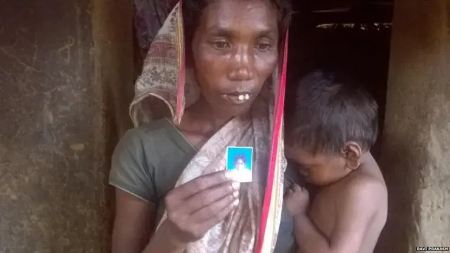 મહિલા અને નાના બાળકની તસવીર