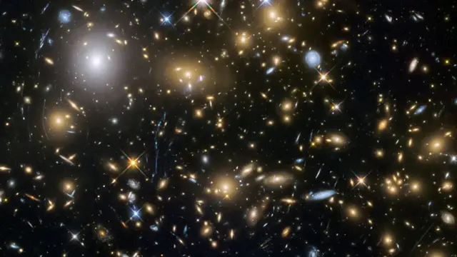 Les physiciens théoriques constatent de plus en plus que la théorie de l'inflation ne permet pas d'expliquer la diffusion de la matière et de l'énergie observée dans l'Univers.