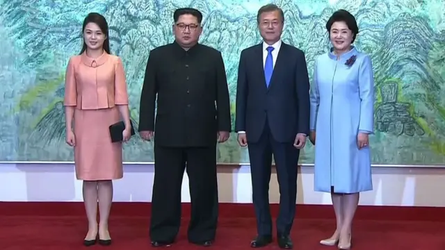 جنوبی کوریا کے صدر مون اور شمالی کوریا کے رہنما کم جونگ ان