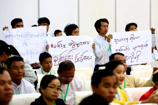 ဆရာတွေကိုယ်တိုင်က လာတောင်းဆိုမှ ဆွေးနွေးခွင့်ရမယ်လို့ဆို