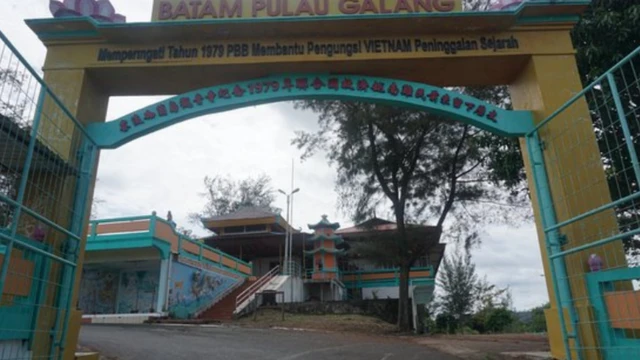 Cổng chùa tại trại tị nạn Galang