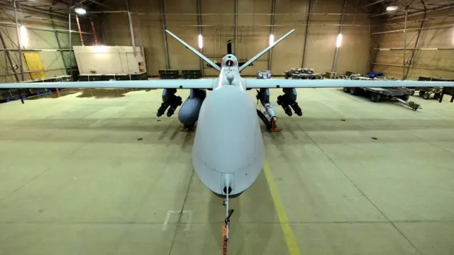 Drone modelo reaper armado com mísseis Hellfire na base aérea Kandahar, no Afeganistão