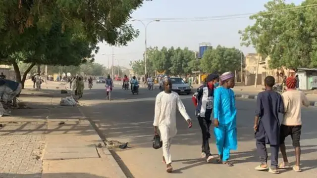 Mutane da dama ba su da zabi sai tafiyar kafa