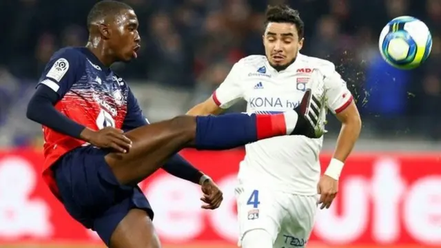 Boubakary Soumare kushoto