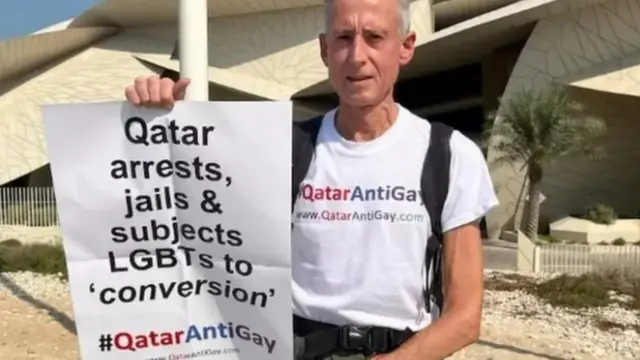 سافر بيتر تاتشيل، الناشط من أجل المثليين والحقوق الأخرى، إلى قطر هذا الأسبوع