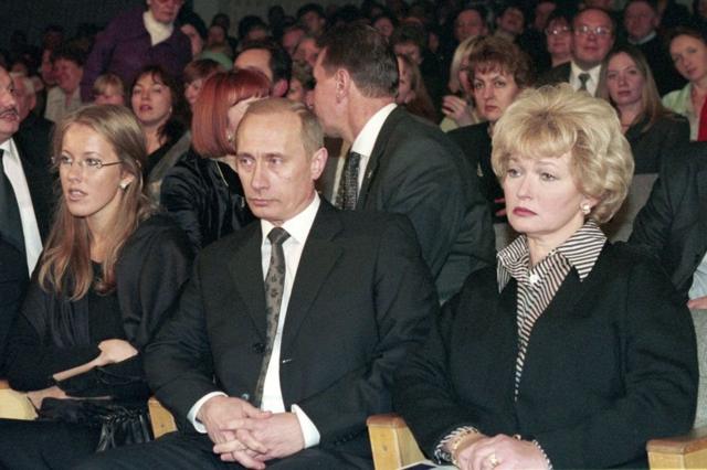 Ksenia Sobchak, Vladimir Putin and Lyudmila Narusova commemorating Anatoly Sobchak